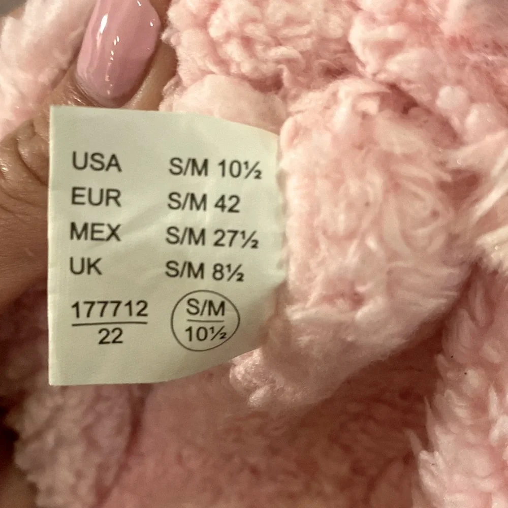 Pastel colorful unicorn fluffy soft comfy slippers girls size small 10.5 kids​